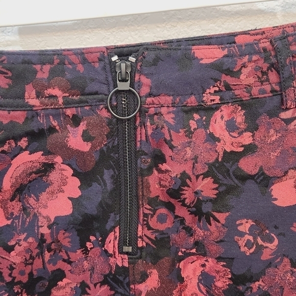 EXPRESS Women's Mini Skirt Red Blue Black Floral Ruffle Hem Zipper Size 2 - Picture 3 of 13